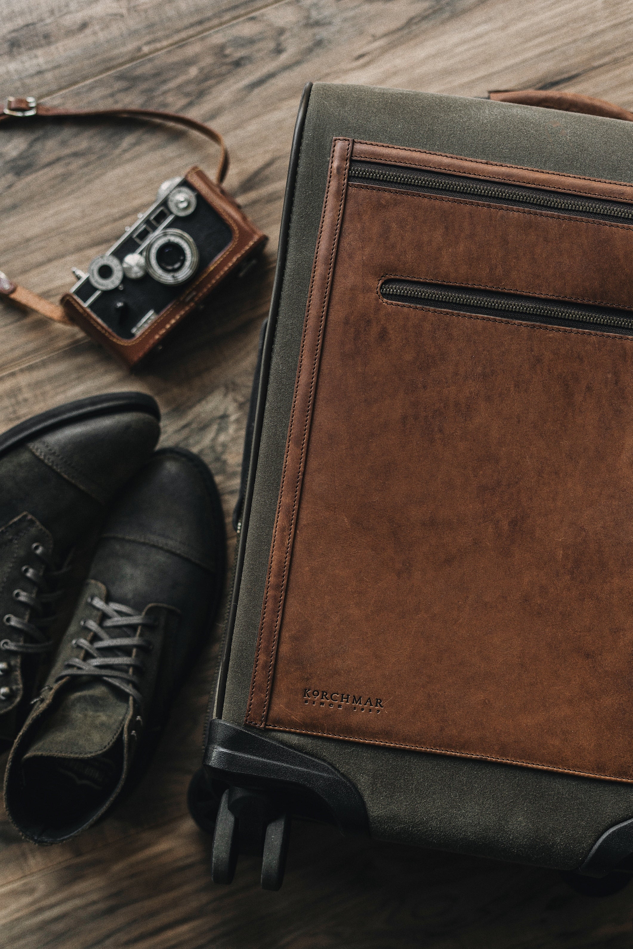 HUDSON 22" Wheeled Carry-On - Thumbnail 2