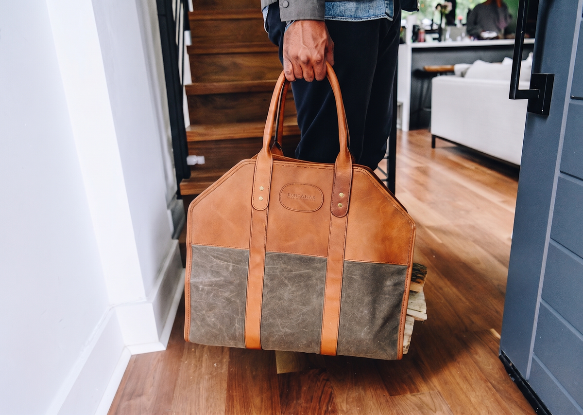 8.25 oz water-resistant waxed canvas Full-grain American leather accents 8" handle drop with handle keeper / stay Handcrafted with care in our own factory Dimensions: 43" L x 19.5" W #color_olive