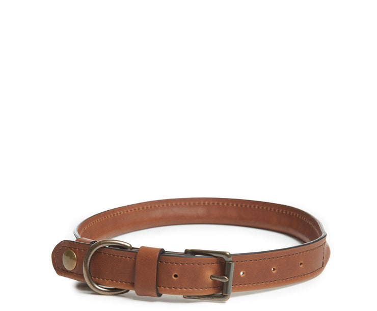 Espresso 12" x 16" x 1" 16" x 20" x 1" 20" x 24" x 1" Leather dog collar Give your four-legged friend a refined upgrade with this full-grain leather dog collar. Available in three sizes, the Gordon leather dog collar includes a secure solid brass buckle and features a leather keeper with snap to ensure a comfortable fit.  Don't miss our Hadley leather dog leash the perfect complement to the Gordon collar.