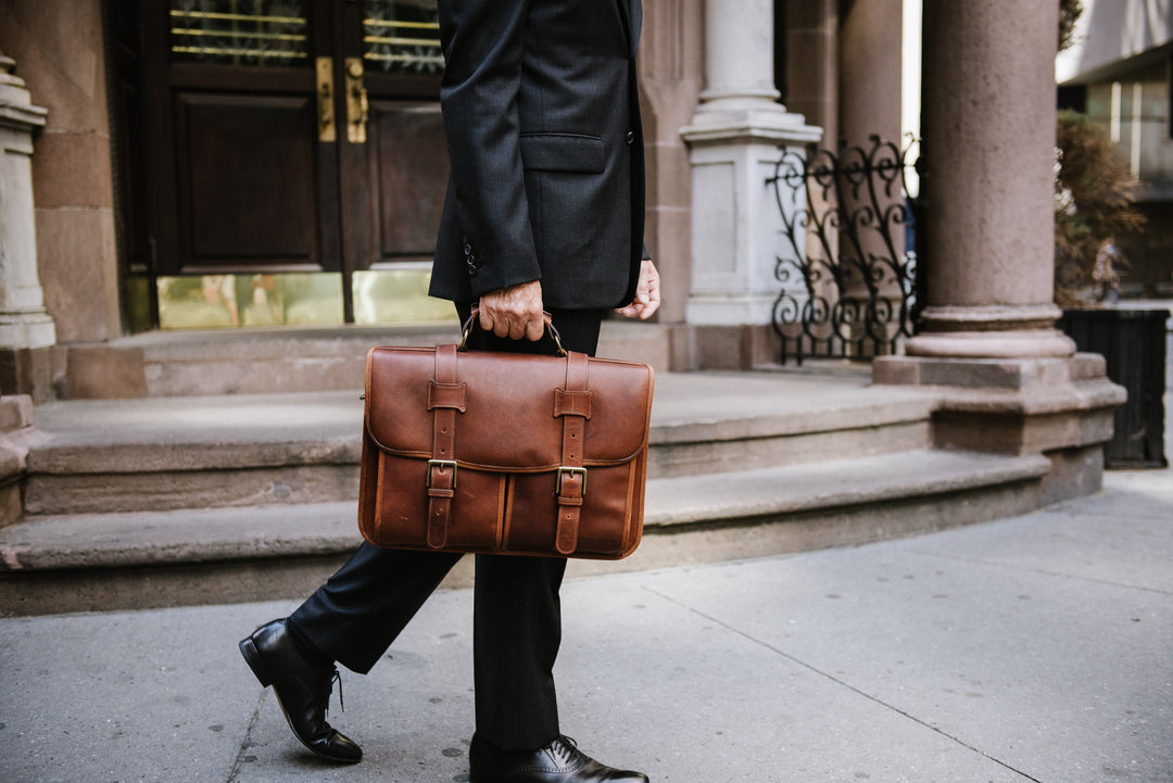 Removable, adjustable shoulder strap with ergonomic pad Handcrafted with care in our own factory Made in the USA Fits up to a 15" laptop Dimensions: 16.5" x 6" x 13" #color_espresso
