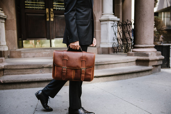 Removable, adjustable shoulder strap with ergonomic pad Handcrafted with care in our own factory Made in the USA Fits up to a 15" laptop Dimensions: 16.5" x 6" x 13" #color_espresso