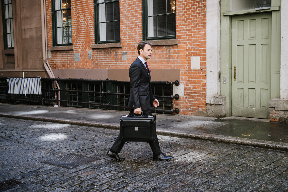Black Mobilemax 18" Wheeled Leather Catalog Case