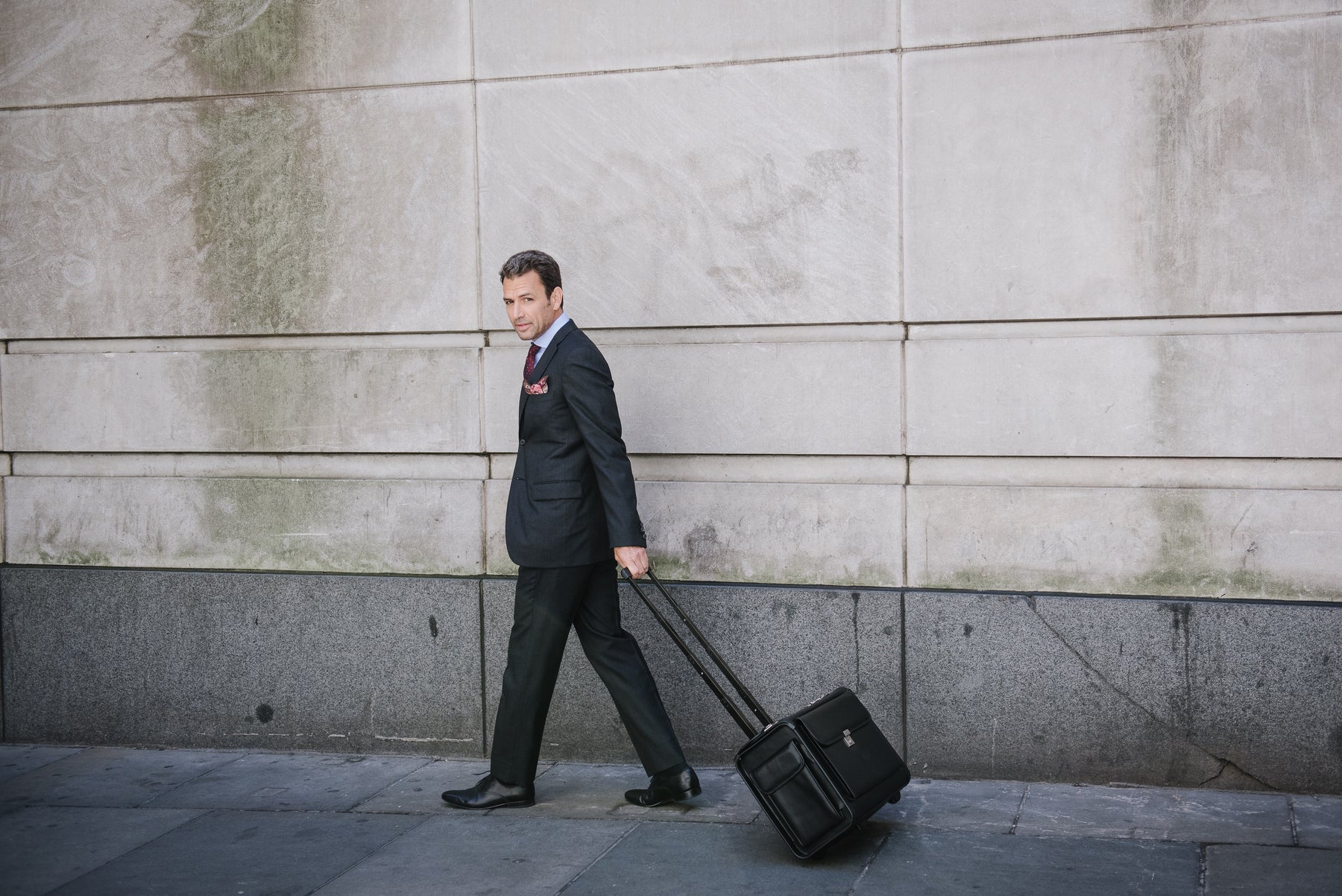 The Mobilemax By Korchmar 18" Wheeled Leather Catalog Case