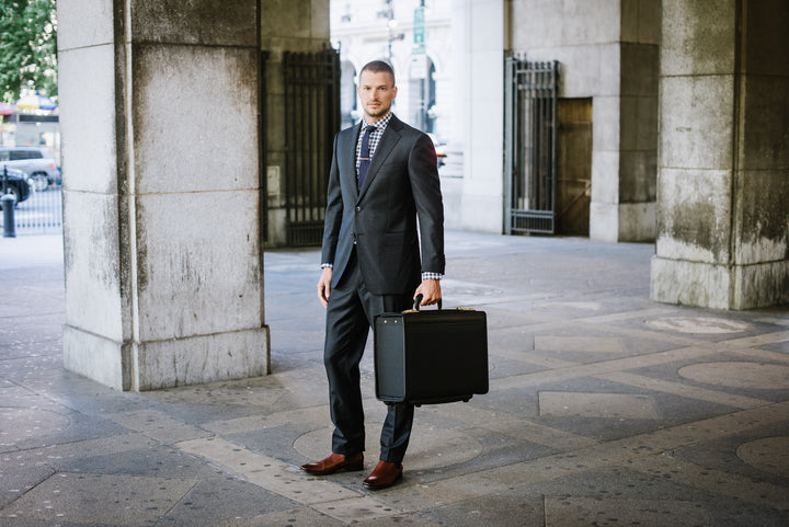 Black Two full-length expanding partitions Steel core padded leather handle Retractable handle extends to 41.5" Handcrafted with care in our own factory Fits up to a 17" laptop Dimensions: 18" x 9.75" x 17.5"