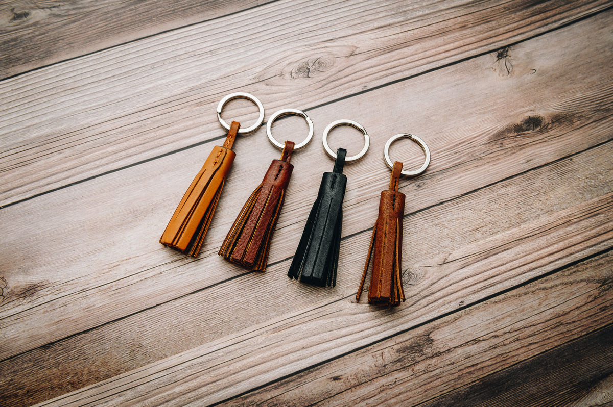 Full-grain American leather Steel key rings with matte nickel finish