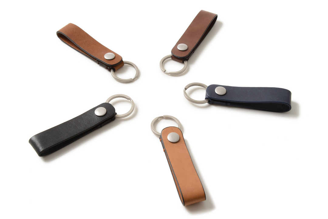 Full grain mill dyed American leather Steel key rings Handcrafted with care in our own factory Dimensions: 5" x 1.25"